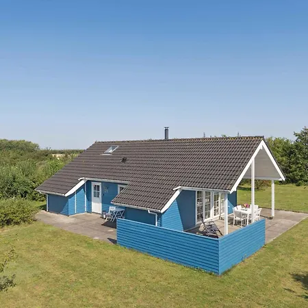Vakantiehuis Peaceful In Scenic Surroundings